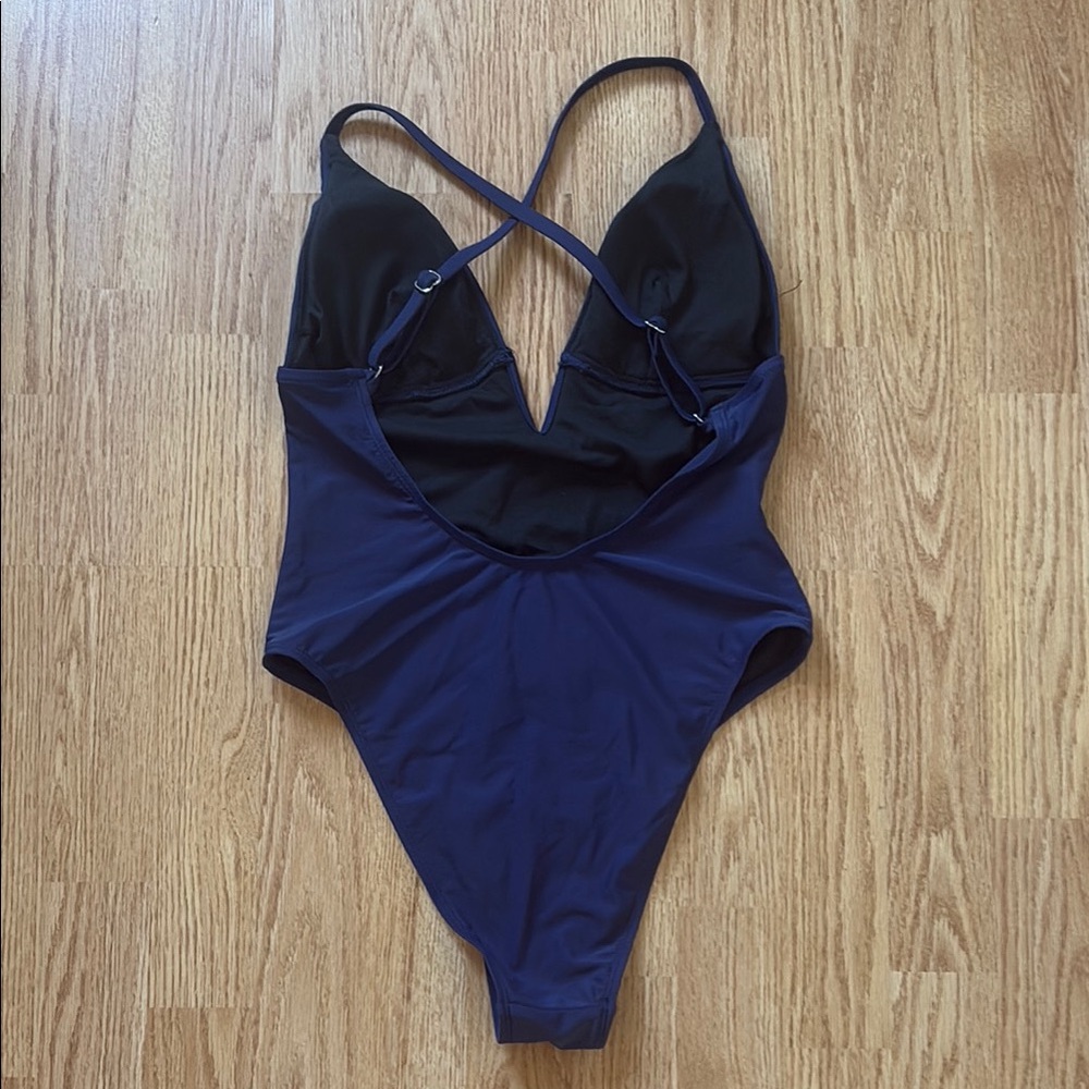 NEW Cupshe Navy Blue Open Back Strappy One Piece Swimsuit. Small. High cut. - Picture 3 of 4